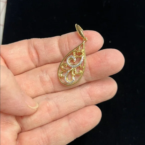 CLASSIC TREASURES NWT Prom Evening Diamond Accent 18K Gold Over Brass Earrings - Picture 7 of 10